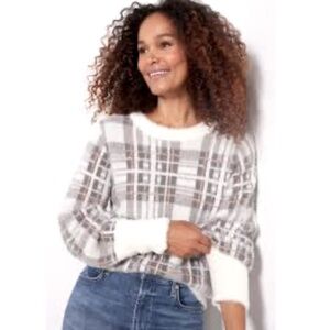 Evereve Sweater - Marion Plaid Eyelash Pullover
Cream - Size Small